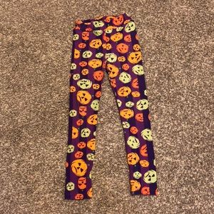 LulaRoe Purple leggings with pumpkins on them.